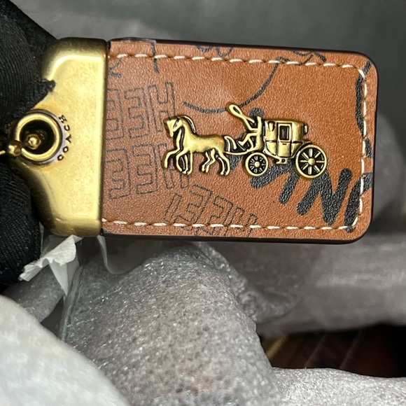 Coach X Peanuts Rogue Bag With Newspaper Print - Picture 13 of 16